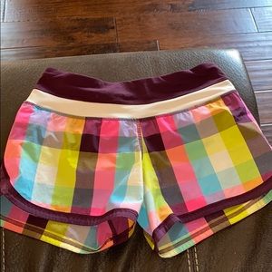 Lululemon multicolored size 2, 2.5in inseam